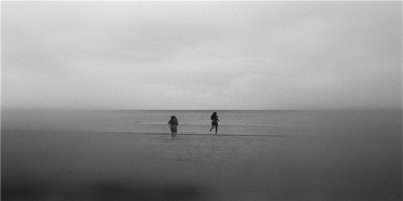 两个鼻子都流血是怎么回事(流鼻血是咋回事啊)