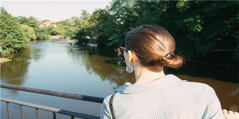 7月16日适合结婚吗(丈夫瘫痪妻子病床前跳舞被指责)