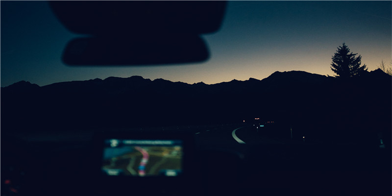 58同城婚姻介绍所(上海的相亲角里)