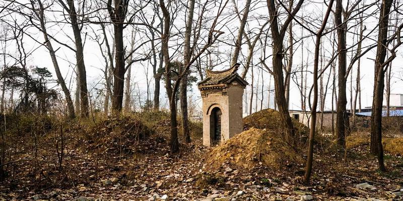 农村老人说,"坟后西北凸,家父百岁余",咋解释?老祖宗的讲究