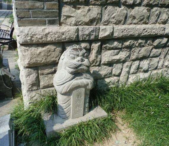 十字路口路煞还伴随着阴煞,还需用符来安镇则大吉.