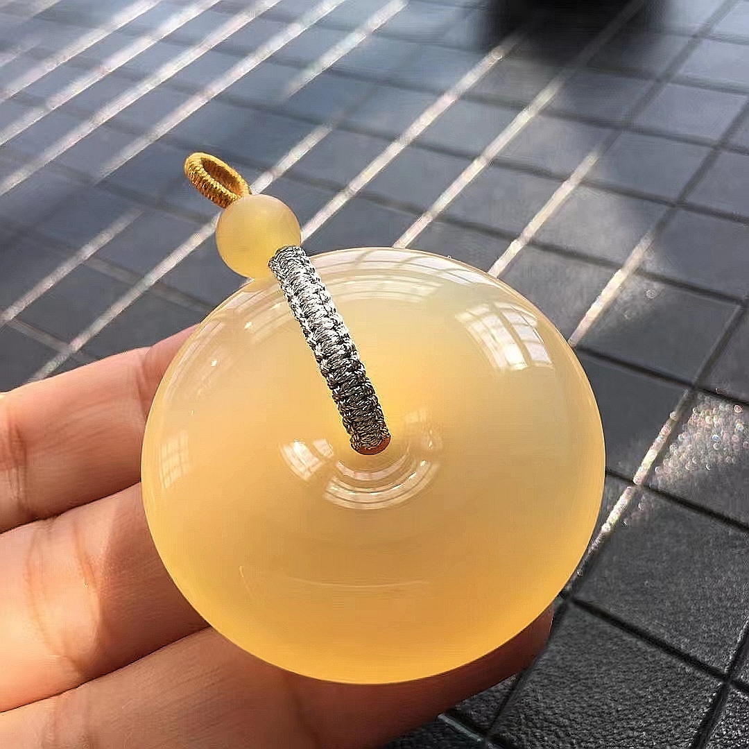 平安扣摆件的寓意风水(黄龙玉平安扣寓意有哪些) - 天华易学