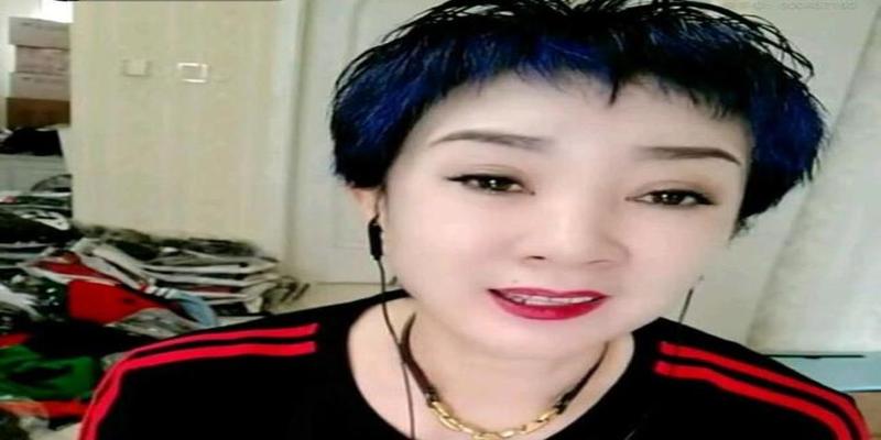 谁知唐鉴军就随口一说那你跟我回家过年吧孙小雨居然答应了回到家后唐