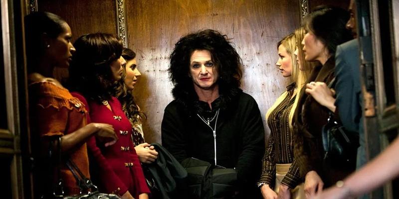 阿洛伊斯的虐待这段经历一直折磨着劫后余生的老人夏安决定为父寻仇以