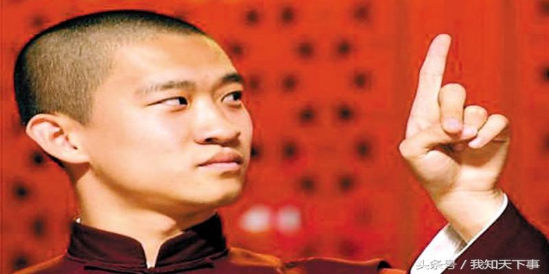二人转演员关小平罗成算卦赵本山徒弟和郭德纲徒弟相比