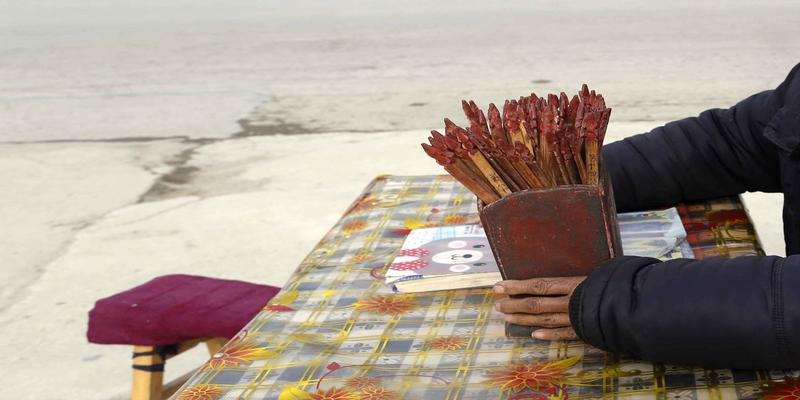 算卦中的解人是什么意思这里的算命师抽签看相仅收10元