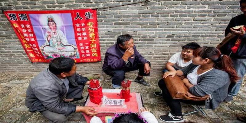 揭秘江湖"算卦人"的老底,"算卦"神仙术,揭穿不值一文钱