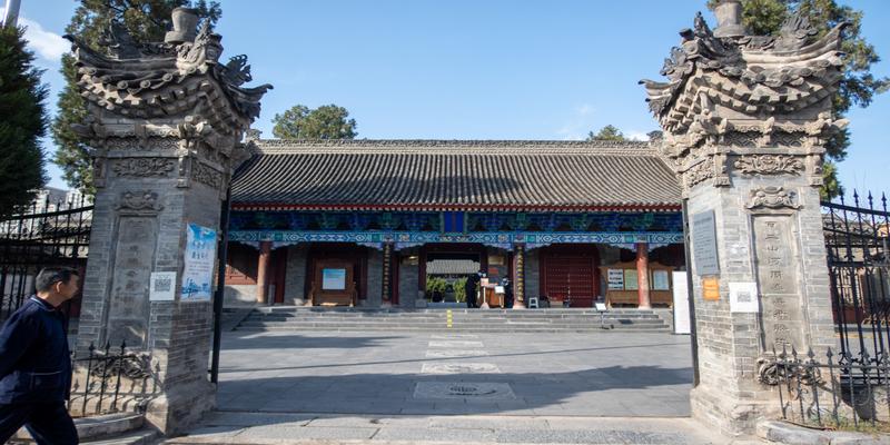 西安旅游必去的道观在西安城墙东门外沿着炮房街走到尽头便可以看到炮