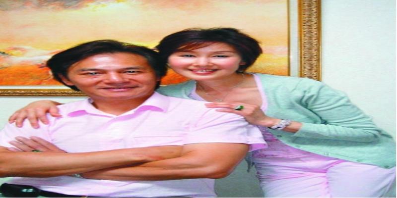 蓝文青又哄骗夏光莉再次掏钱准备投资房地产这次比较幸运两人通过投资