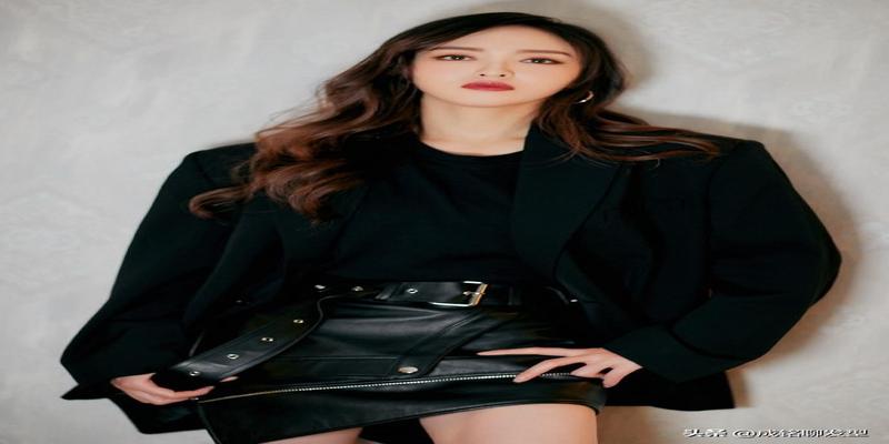 唐嫣终于换发型了,网红空气八字刘海大波浪卷发,美回少女时代