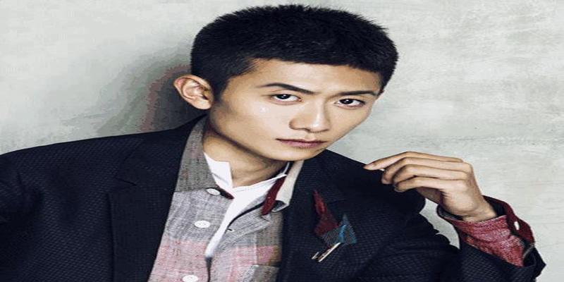 男士平直眉特点眉型比较粗宽自然平直的形状没有明显的棱角适合脸型偏