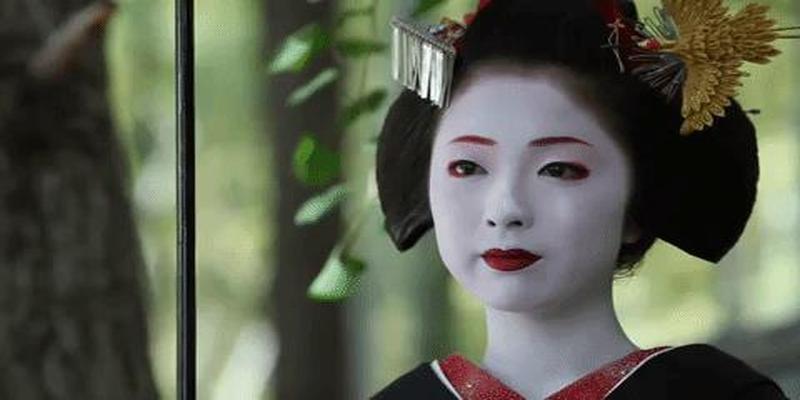 以走路内八为美,日本女孩的奇怪审美你知道是什么原因吗