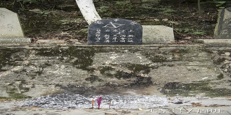 十字道口神秘的将军箭,乡村才能见到的另类指路碑