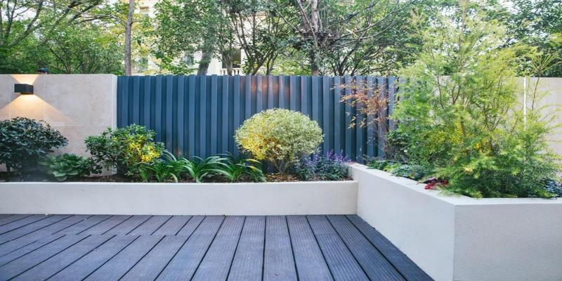 花池的不同质感去突出变化丰富的色彩的层次围墙增加了灰色铝合金格栅