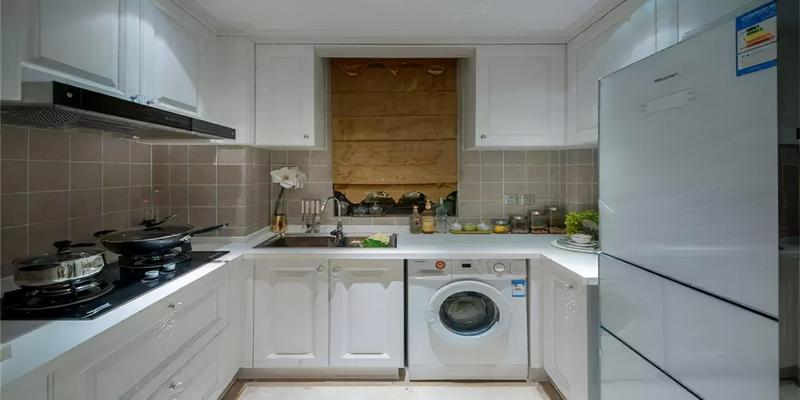 洗衣机和橱柜装在一起形成一个整体看上去也会更加整齐有一个不好的