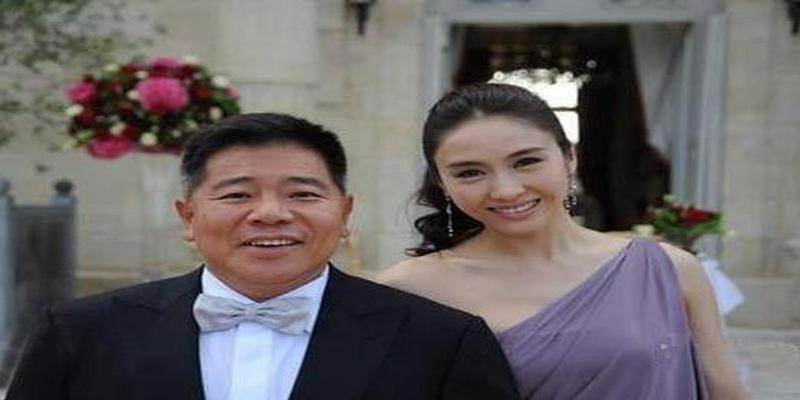女命嫁少夫的八字特征命中注定老少配才幸福的女人