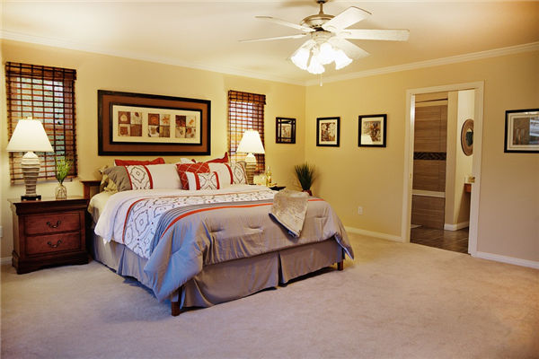 风水中卧室床头摆设方向卧室床的摆放