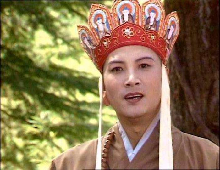 但是认识迟重瑞的时候,陈丽华已经是结过婚了,并且还有着三个孩子.