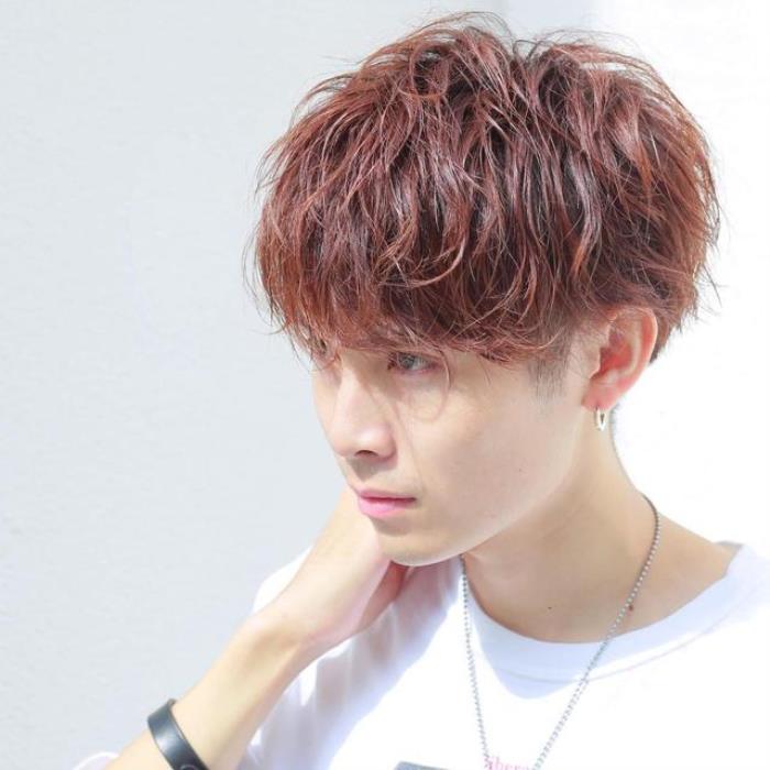 分层式纹理烫发,如果你本身平时都习惯了推边角风格的