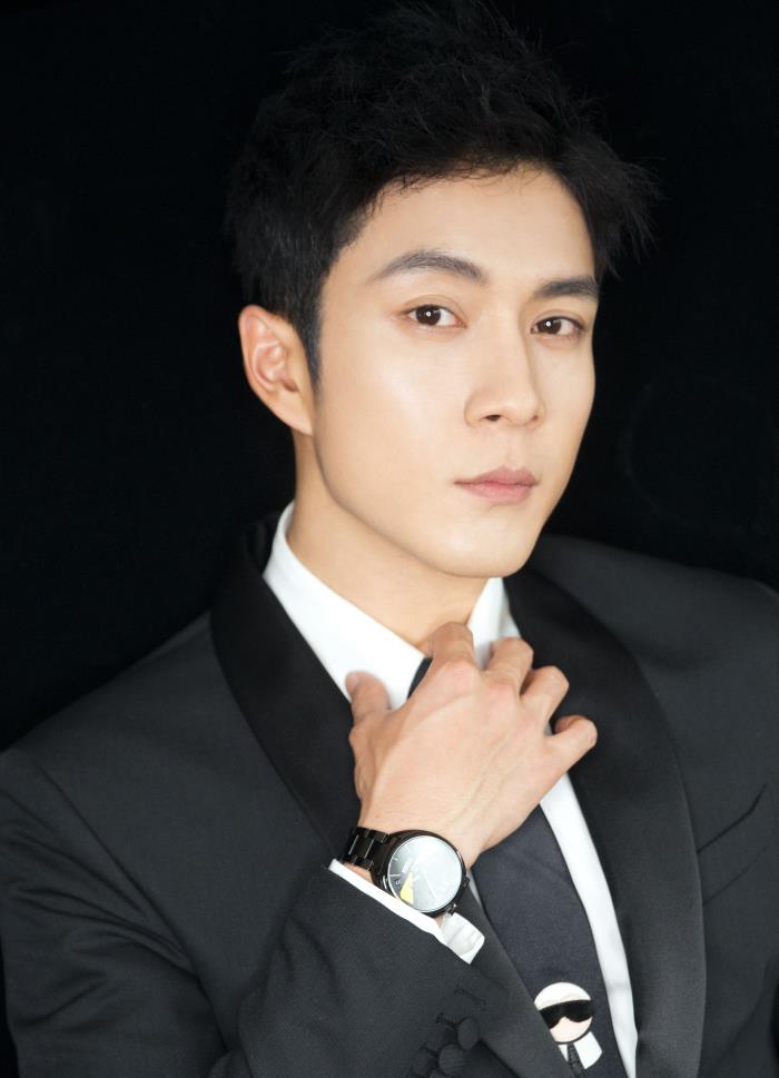 韩东君整容前后照片(盘点韩东君整容是真的吗) - 天华易学