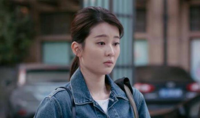 关关欢乐颂扮演者(关关乔欣穿小西装精致干练) - 天华易学