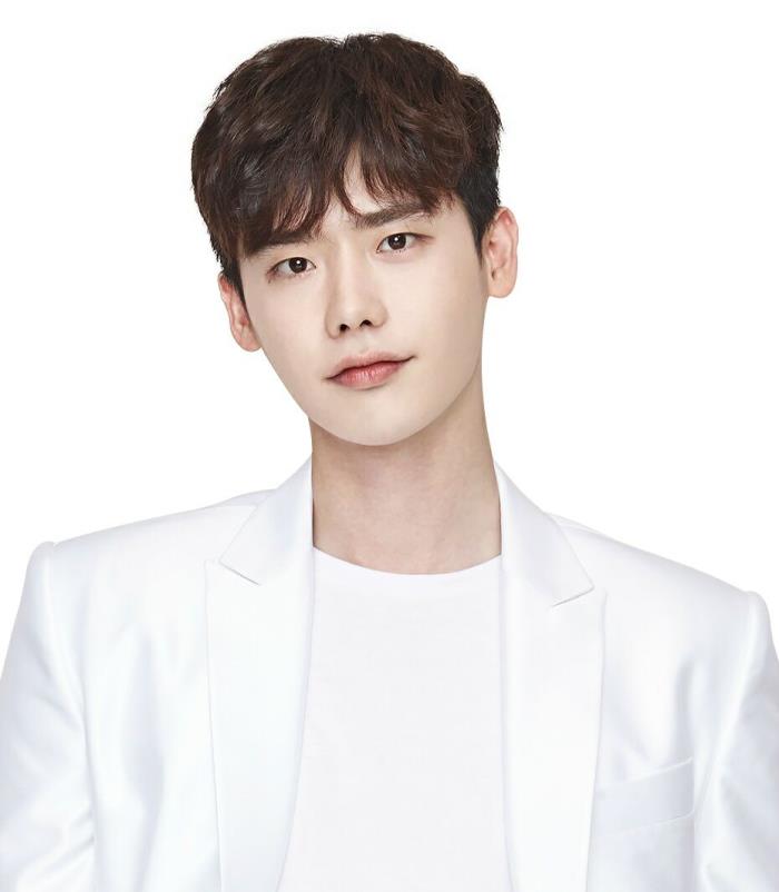 韩国地位***高的男星(韩国片酬***高的10位男演员) - 天华易学