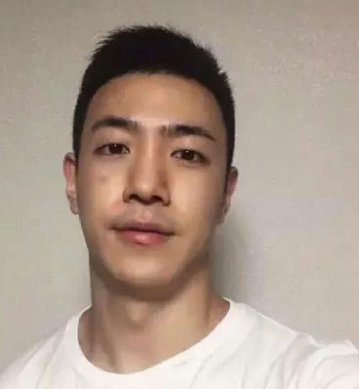 国字脸男生适合什么发型,男生国字脸适合的发型 - 天华易学