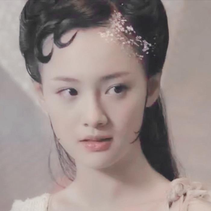 《画壁》中她饰演牡丹,很多观众观影后都表示:"要不是郑爽这样的小