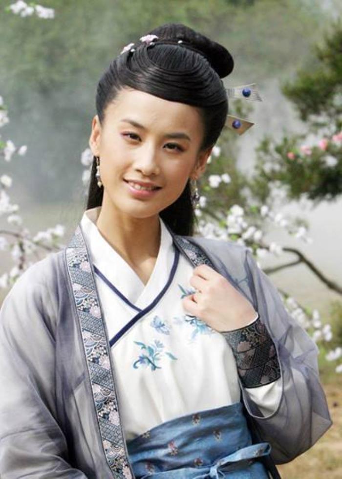 东京生死恋》饰演蓝扣子12011年《下南洋》,饰演陶舒燕12011年《白蛇