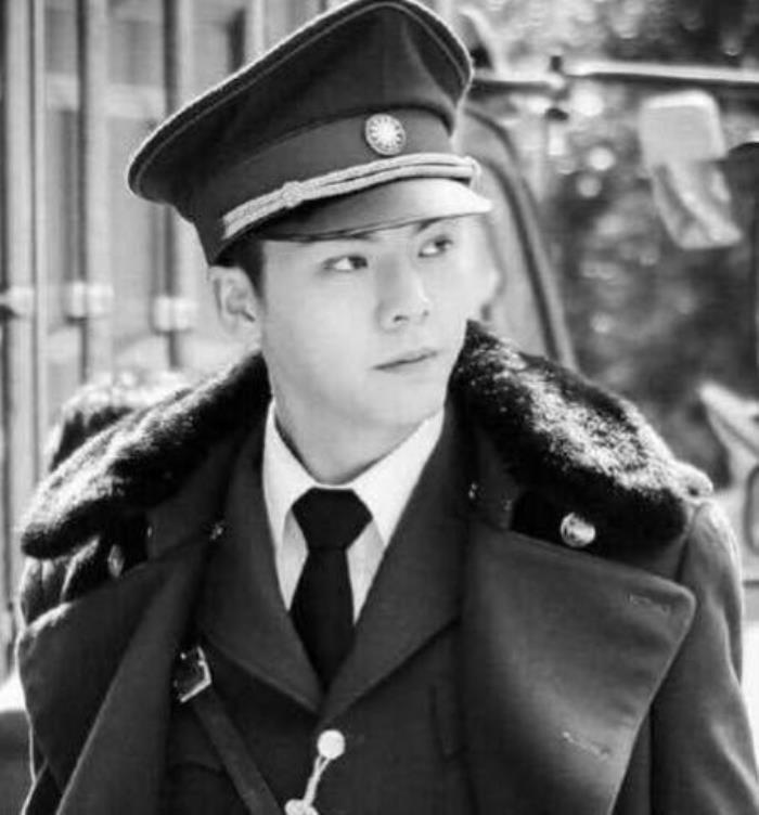 其实张大佛爷一家能够顺利离开,主要还是因为他的爷爷张瑞桐是上一任