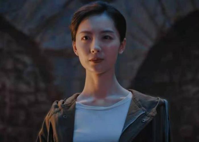 随后就开始寻找解决自己身体问题的方法,随后她们进入云顶天宫青铜门