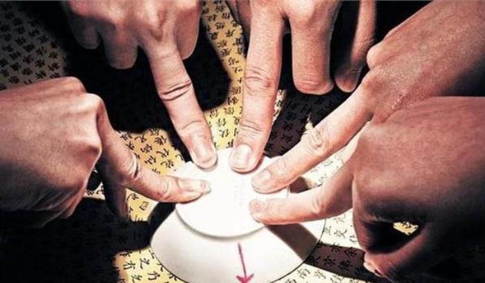 总之,蝶仙,笔仙这类游戏十分危险,请到妖魔的几率要远远大于请到善灵